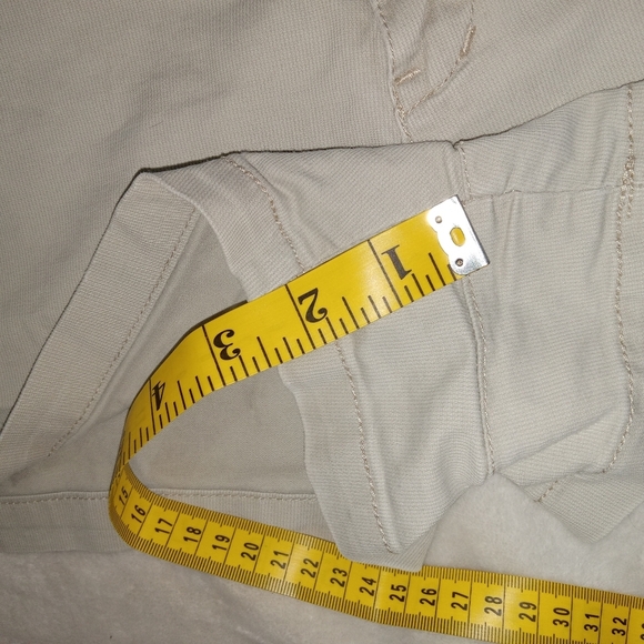 Arizona EUC Cream Khaki 2.5" Inseam Shorts JRs 17 - Picture 10 of 12